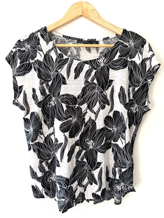 Tahari Tops - Tahari 100% Linen Black White Floral Lily Print Cap Sleeve Top Blouse Size XL